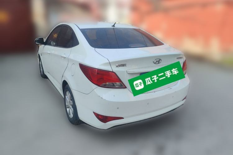 Used Hyundai Verna (older generation) 2014 1.4L Manual Smart GLS Trim Rear Left 45 Deg