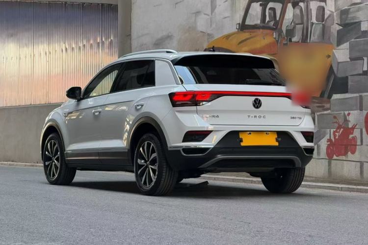 Used Volkswagen T-ROC 2024 300TSI DSG Two-Wheel-Drive Chen Guang Edition Exterior 3