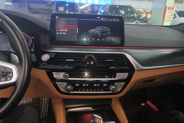 Used BMW 5 Series 2021 530i M Sport Package Center Console