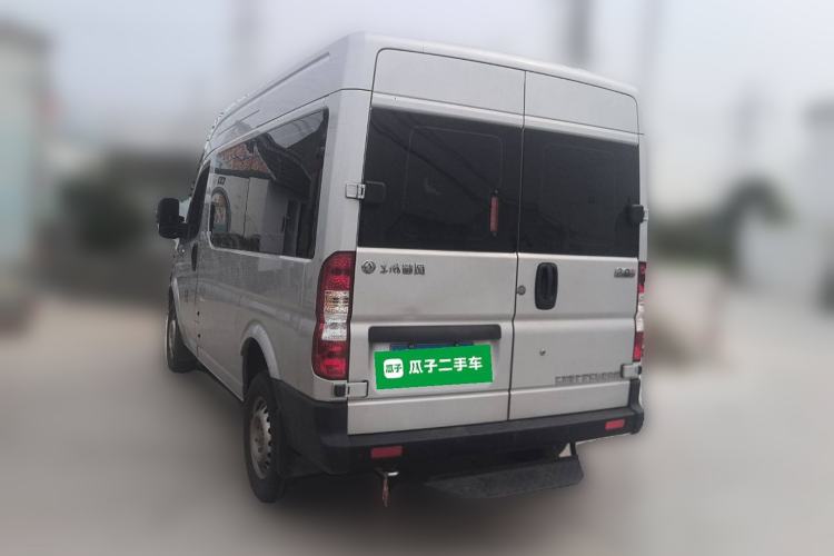 Used Dongfeng Yufeng Yufeng 2023 V9+ 2.0T Manual Front-Wheel-Drive Multi-Function Mid-Roof Van with 7/8/9 Seats
