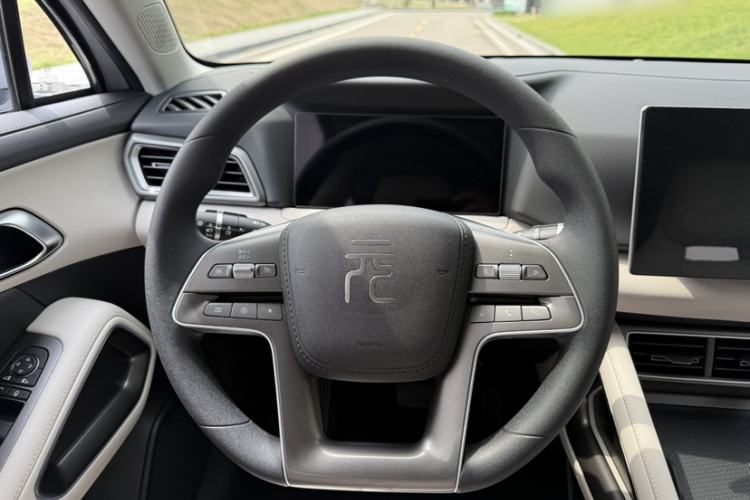Used BYD Yuan UP 2024 401 km Active Version Steering Wheel