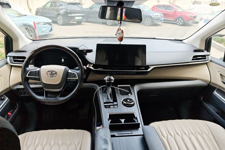 Used Toyota SIENNA 2024 2.5L Hybrid Comfort Edition Interior 2