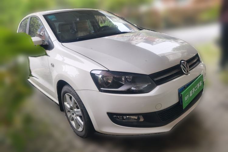 Used Volkswagen Polo 2013 1.6L Automatic Comfort Edition Front Right 45 Deg