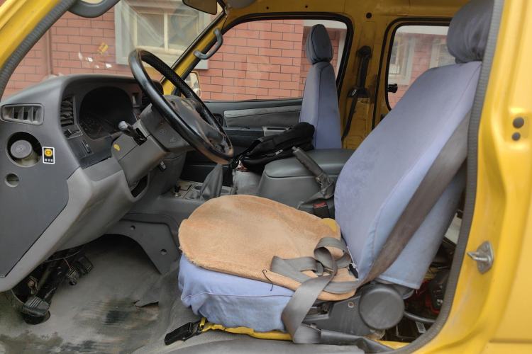 Used Jinbei Hiace 2011 2.0L 5th Generation Power King Deluxe Version 4G20D4B Left Front Seat