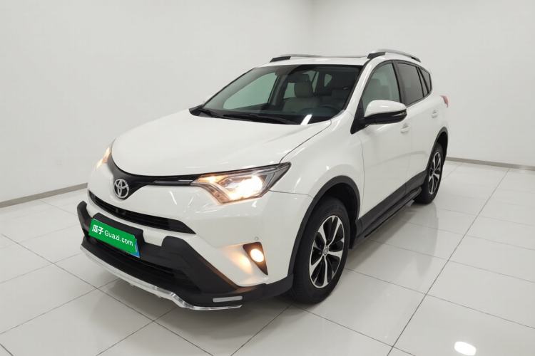 Used Toyota RAV4 2016 2.0L CVT Two-Wheel Drive Fashion Edition China V Standard

