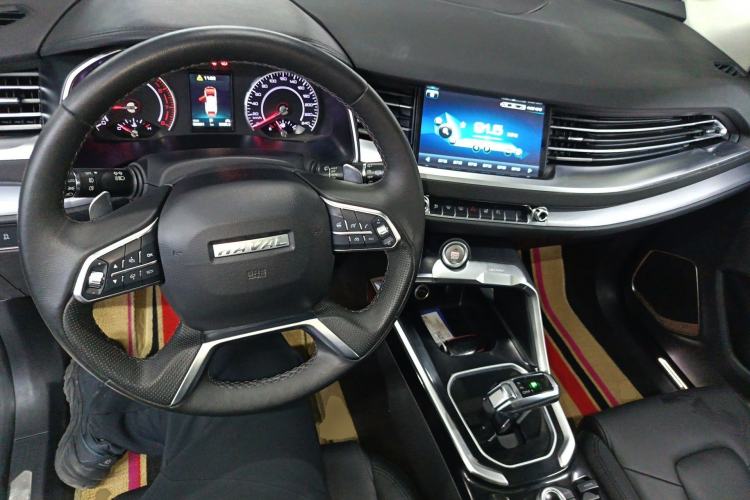 Used Haval H6 2017 Red Label 2.0T Automatic Two-Wheel Drive ZhiShang Model