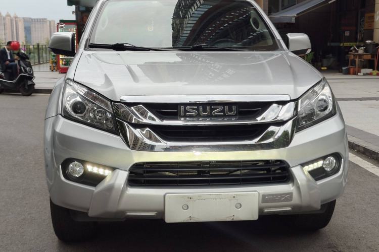 Used Isuzu mu-X 2015 3.0T 4x4 Automatic Luxury 7-Seater
