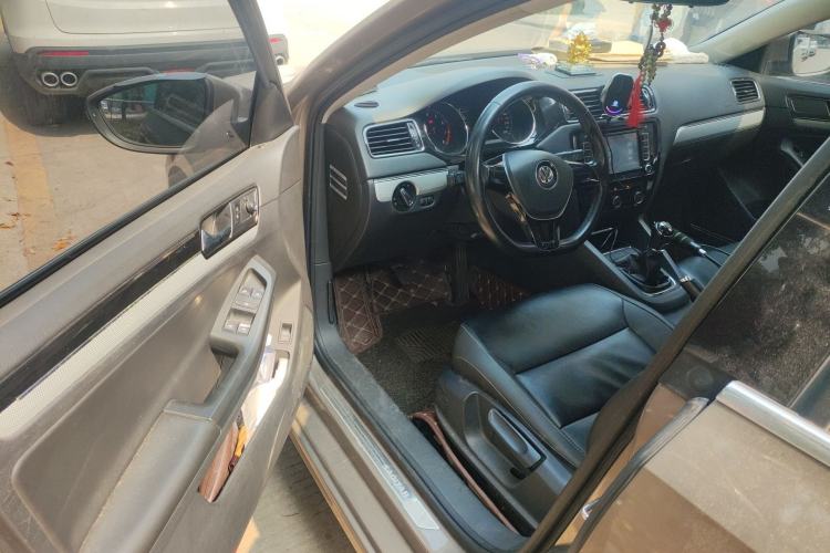 Used Volkswagen Sagitar 2015 1.6L Manual Comfort Model Driver Seat