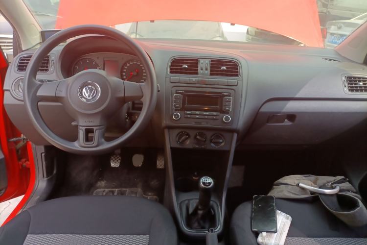 Used Volkswagen Polo 2013 1.4L Manual Fashion Edition Center Console