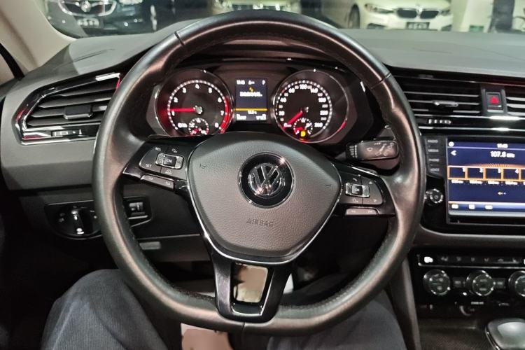 Used Volkswagen Tiguan L 2018 330TSI Automatic Two-Wheel Drive Luxury Edition