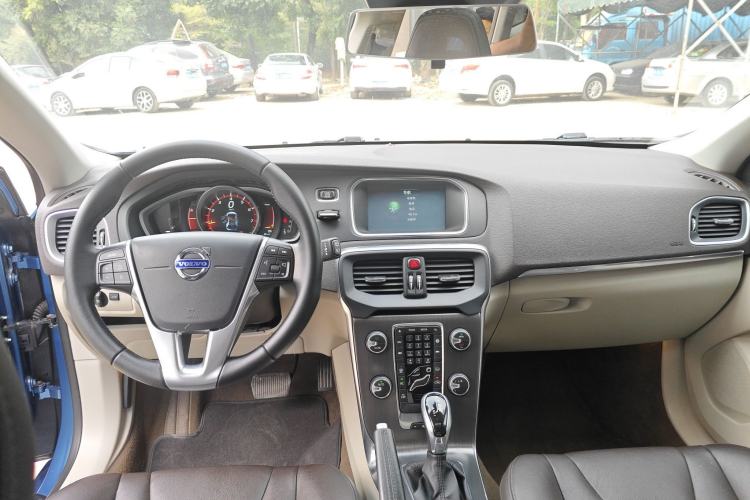 Used Volvo V40 2016 T3 Zhiyi Edition
