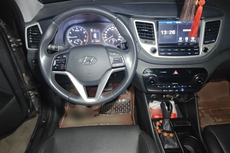 Used Hyundai Tucson 2015 1.6T Dual-Clutch Two-Wheel-Drive Smart Model Steering Wheel