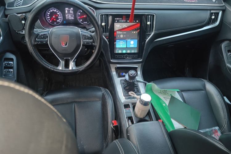 Used Roewe RX5 2016 20T Two-Wheel Drive Manual Transmission Internet Smart Edition
