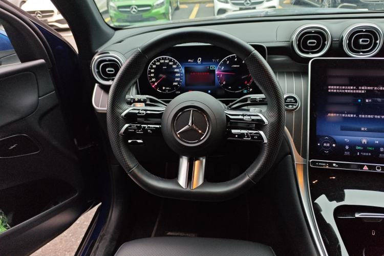 Used Mercedes-Benz GLC 2024 Facelifted GLC 260 L 4MATIC Luxury Version 5 Seats Steering Wheel