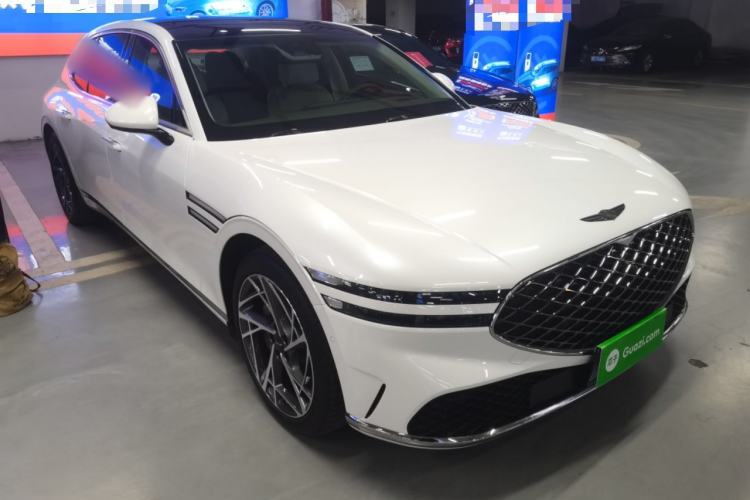 Used Genesis G90 2023 Flagship Edition Front Right 45 Deg