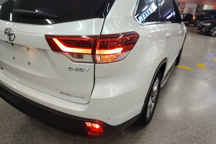 Used Toyota Highlander 2018 2.0T Four-Wheel Drive Luxury Version 7 Seats China VI Standard