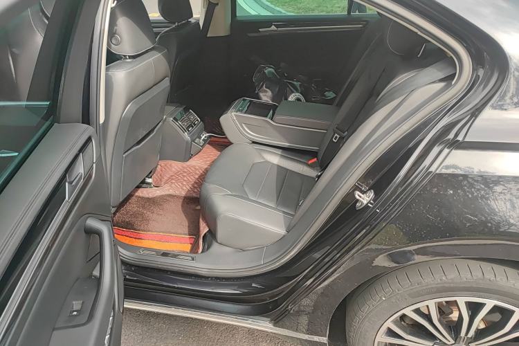 Used Volkswagen Phideon 2019 380TSI Two-Wheel Drive Business Edition China VI Standard
