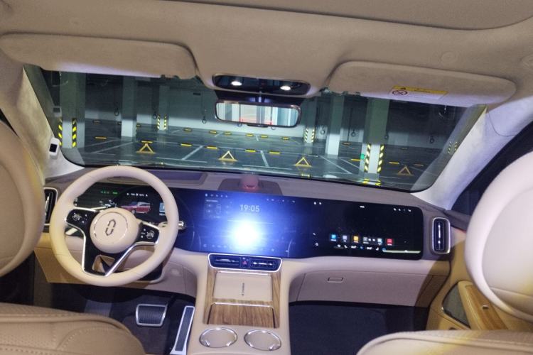 Used Hima AITO M8 2025 Extended-Range Ultra Version 53.4 kWh 6-Seater Edition Headliner