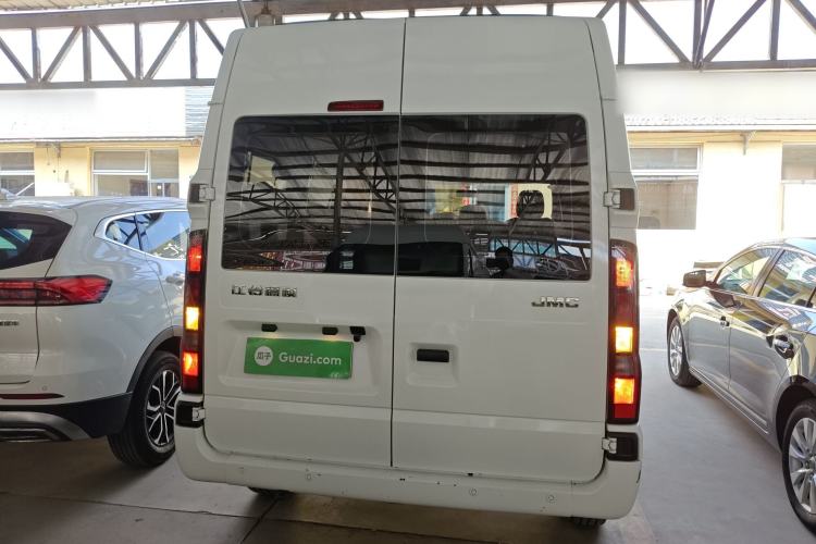 Used JMC Fushun 2023 2.0T Automatic Short-Wheelbase Mid-Top Commercial Multi-Purpose 6-Seater Passenger Vehicle