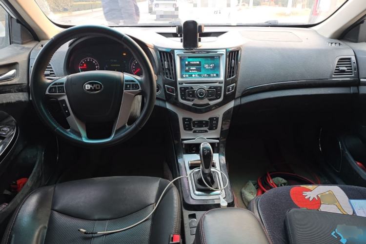 Used BYD e5 2016 300 Prestige Edition Center Console
