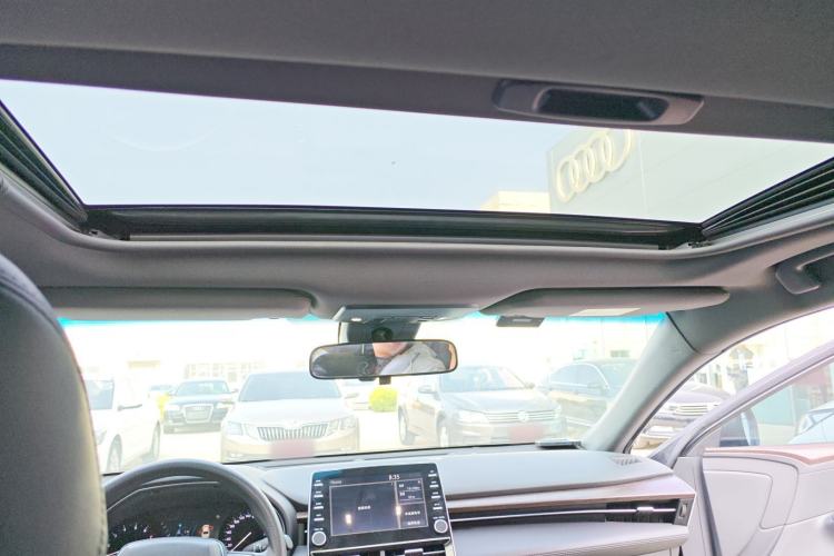 Used Toyota Avalon 2019 2.0L Ambition Edition China VI Headliner