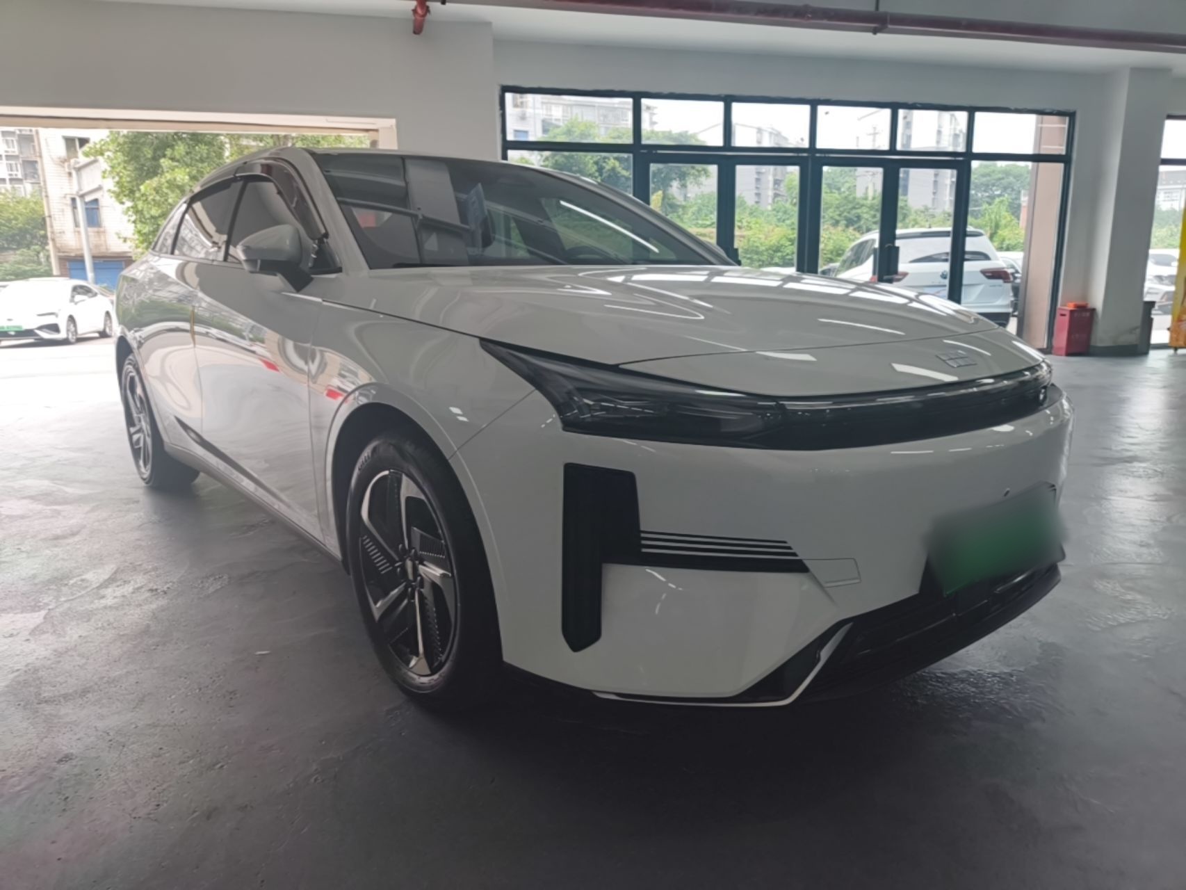 Geely Galaxy L6 2024 125km PLUS Dragon Edition — снимка 3