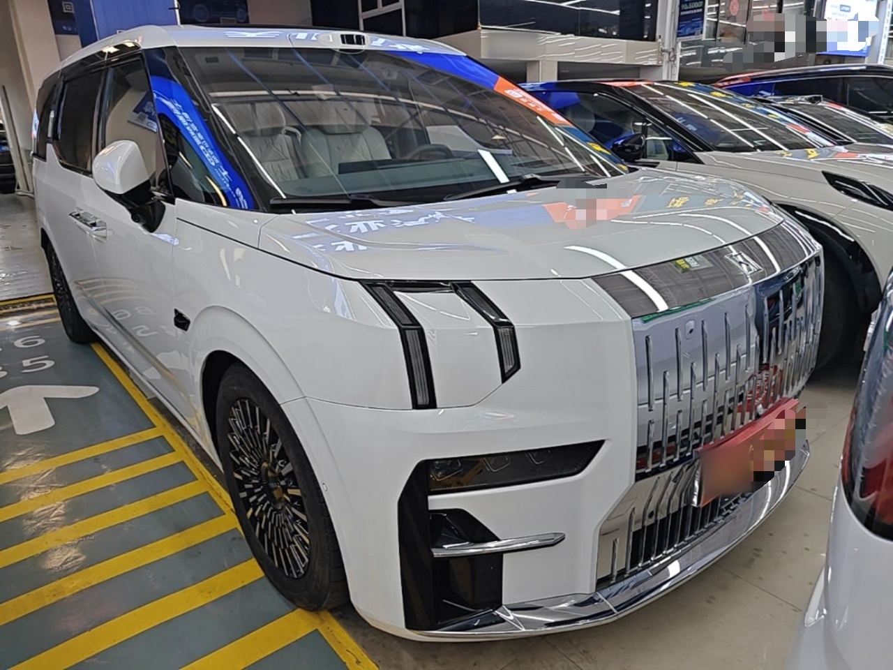 Zeekr 009 2024 7-Seater Walk-Through Version Four-Wheel Drive 108 kWh — снимка 3