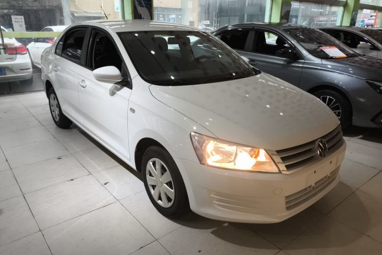 Used Volkswagen Santana 2015 1.6L Automatic Fashion Edition Front Right 45 Deg