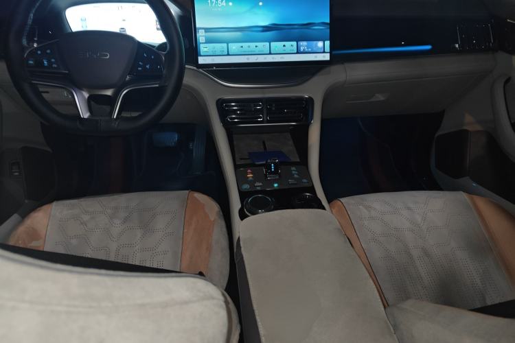 Used BYD Song PLUS New Energy 2025 DM-i 160KM Flagship Model Center Console