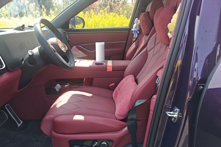 Used Hima AITO M8 2025 Extended-Range Max+ Version 53.4 kWh 6-Seater Edition Left Front Seat