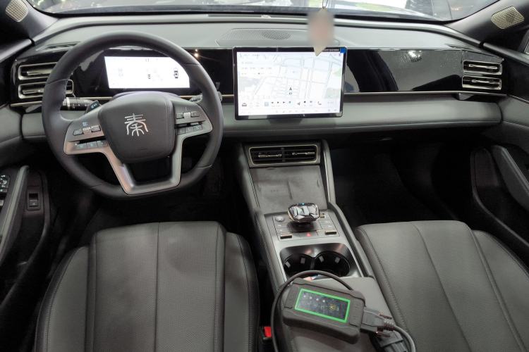 Used BYD Qin L 2025 DM-i Smart Drive 120KM Superior Model Center Console