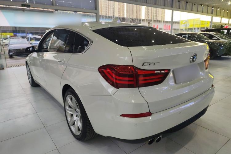 Used BMW 5 Series GT 2017 528i Leading Model Rear Left 45 Deg