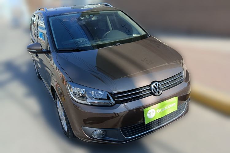 Used Volkswagen Touran 2014 1.4T DSG 30th Anniversary Edition Front Right 45 Deg