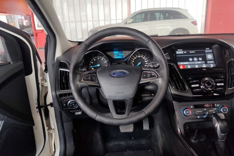 Used Ford Focus 2017 Sedan 1.6L Automatic Fashion Edition Smart Drive Version
