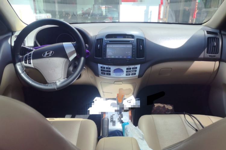 Used Hyundai Celesta 2010 1.6L AT GLS Center Console