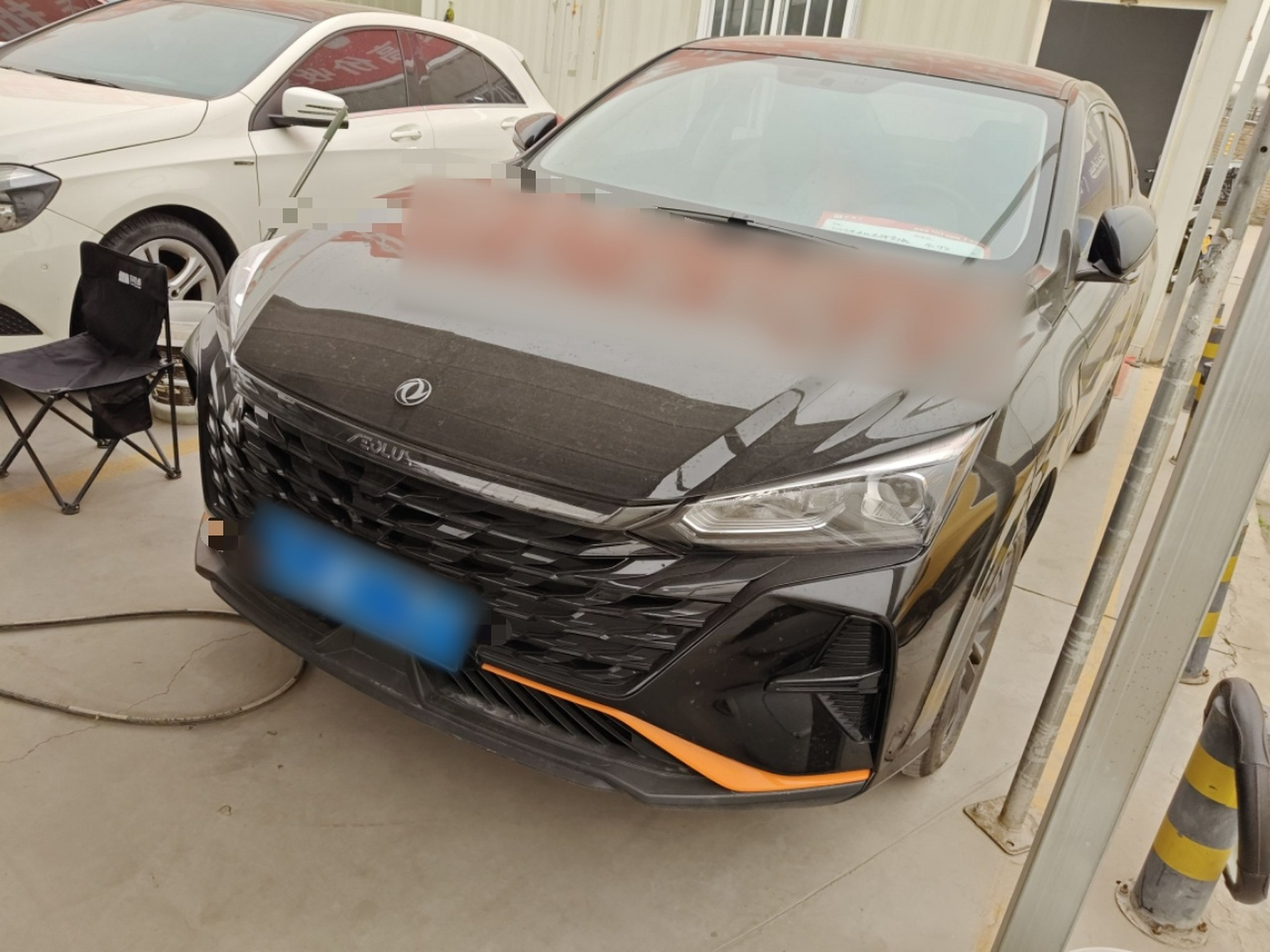 Под передней частью автомобиля