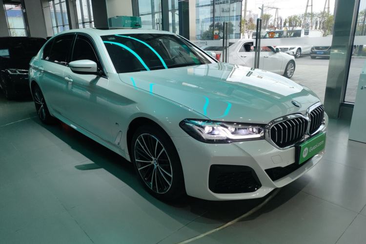 Used BMW 5 Series 2022 Second Facelift 530Li Leading Edition M Sport Package Front Right 45 Deg