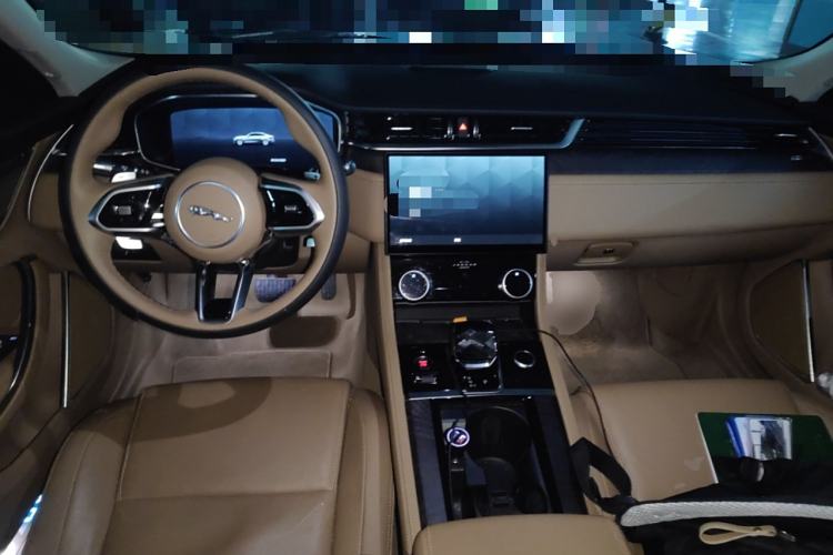 Used Jaguar XFL 2021 XFL 2.0T P250 Two-Wheel-Drive Luxury Deluxe Edition Center Console