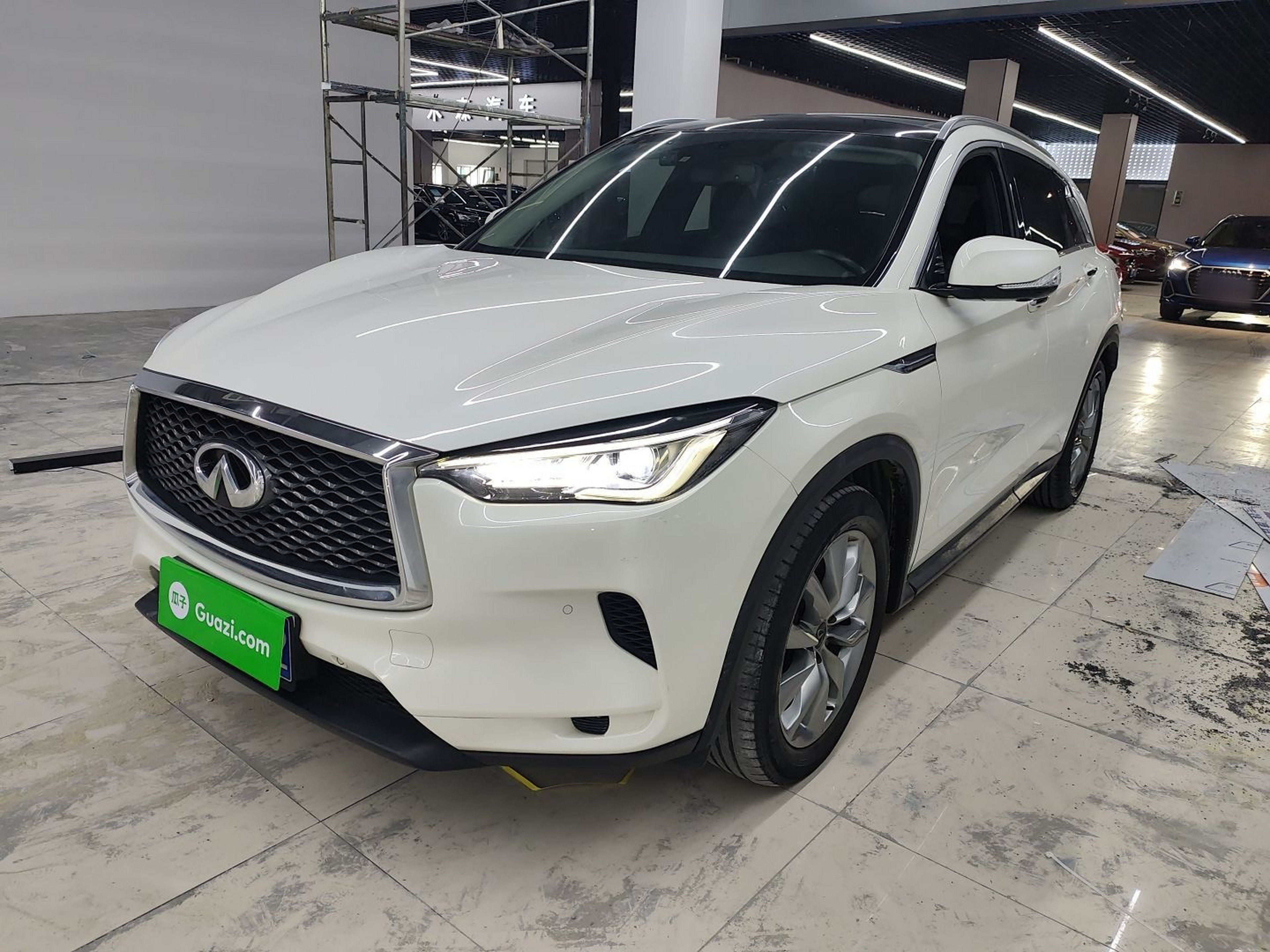 Под передней частью автомобиля