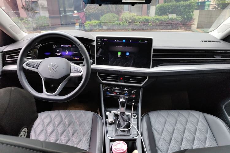 Used Volkswagen Sagitar 2023 280TSI DSG Excellence Edition Center Console