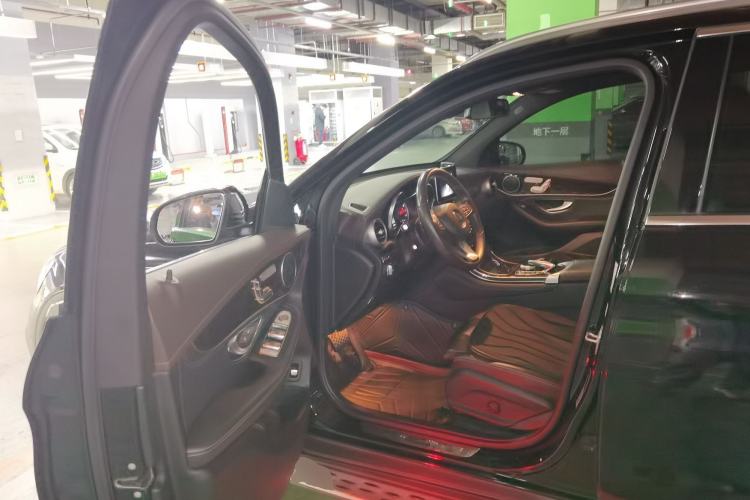 Used Mercedes-Benz GLC 2018 Facelift GLC 260 4MATIC Luxury Edition
