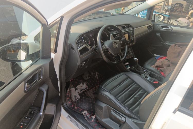 Used Volkswagen Touran 2016 Volkswagen Touran L 280TSI DSG Comfort Edition Driver Seat