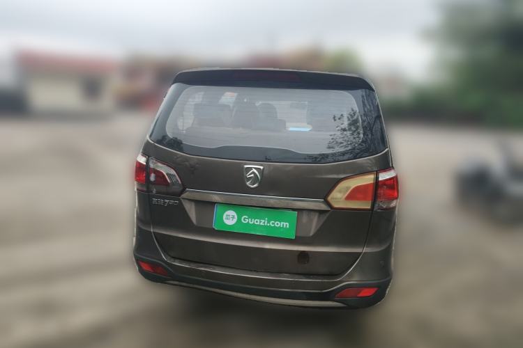 Used Baojun 730 2014 1.5L manual standard trim 7 seats Rear