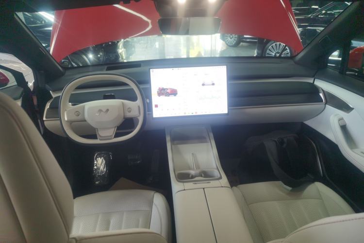 Used ONVO L60 2024 60 kWh All-Wheel Drive Center Console