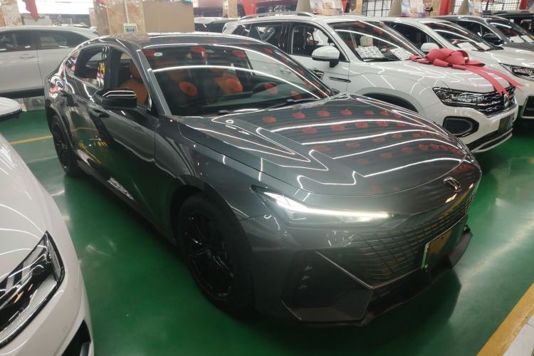 Used CHANGAN UNI-V iDD 2023 ZhiDian iDD 1.5T 113km Smart & Fun Version Front Right 45 Deg