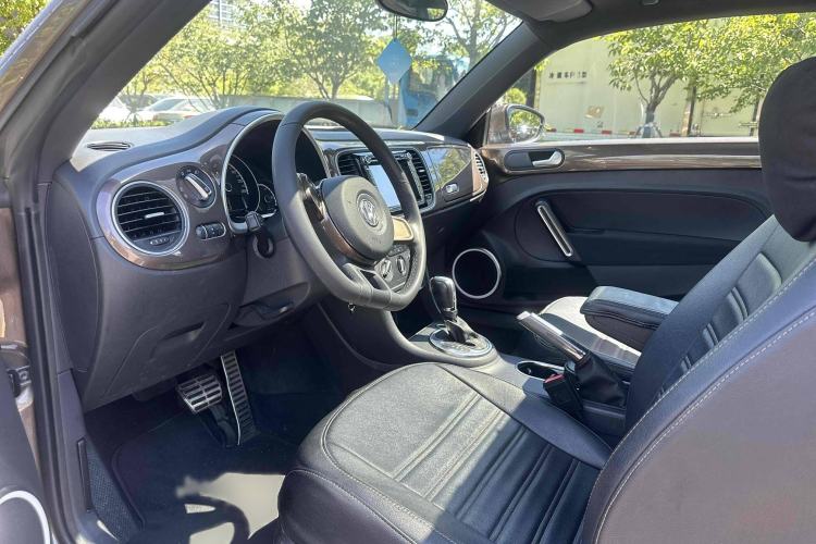 Used Volkswagen Beetle 2015 180TSI model
