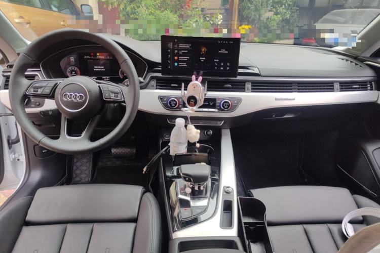 Used Audi A5 2024 Sportback 40 TFSI quattro Luxury Dynamic Model Center Console