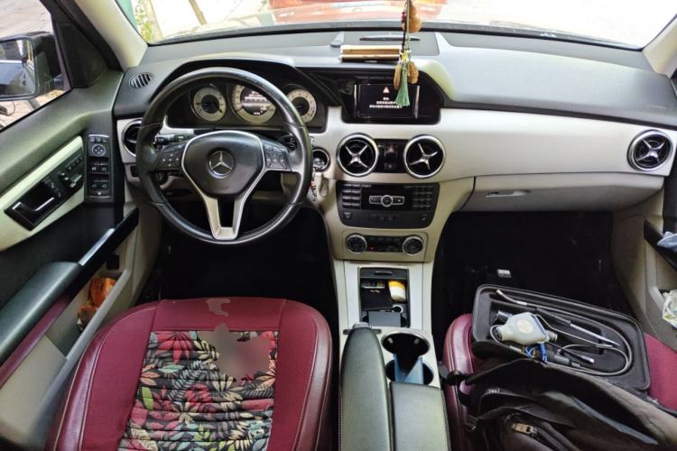 Used Mercedes-Benz GLK-Class 2013 GLK 300 4MATIC Dynamic Edition Center Console