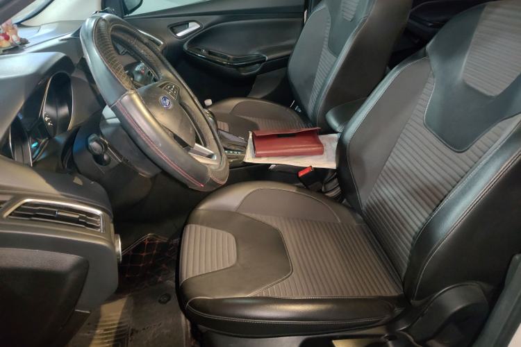 Used Ford Focus 2017 Sedan EcoBoost 125 Automatic Supreme Style SmartDrive Edition
