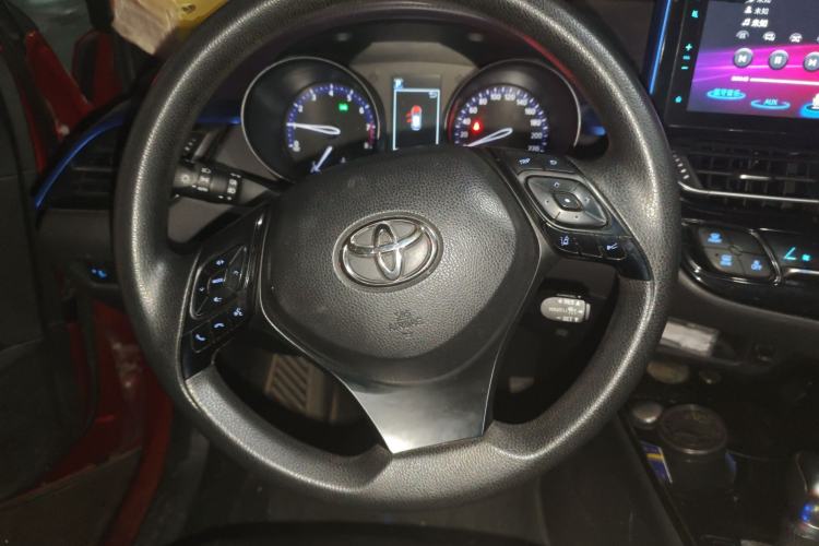 Used Toyota C-HR 2018 2.0L Leading with Sunroof China VI Standard Steering Wheel
